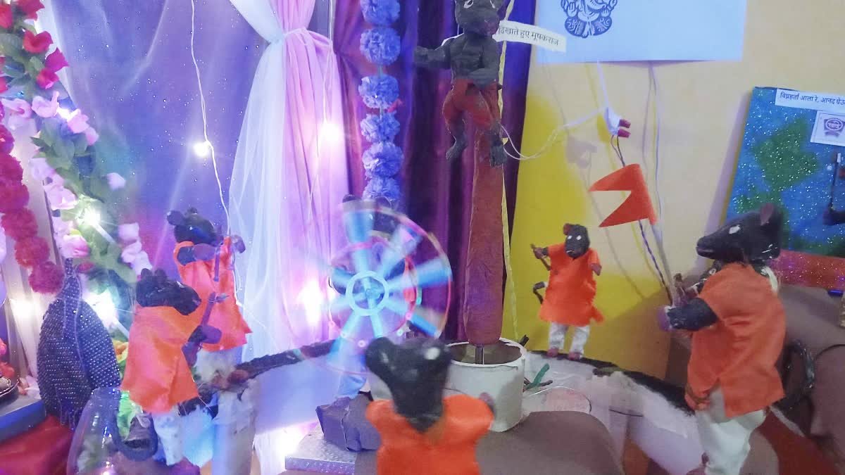 आधुनिकता के दौर में विलुप्त होती अखाड़ा परंपरा को मिला नया जीवन; बच्चों ने बनाई देसी अखाड़ों की थीम पर झांकी