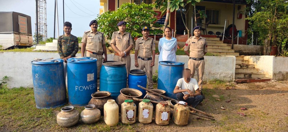 सेगांव में टपरी की आड़ में चल रहा था शराब का काला कारोबार; पुलिस ने 400 लीटर लहान किया नष्ट