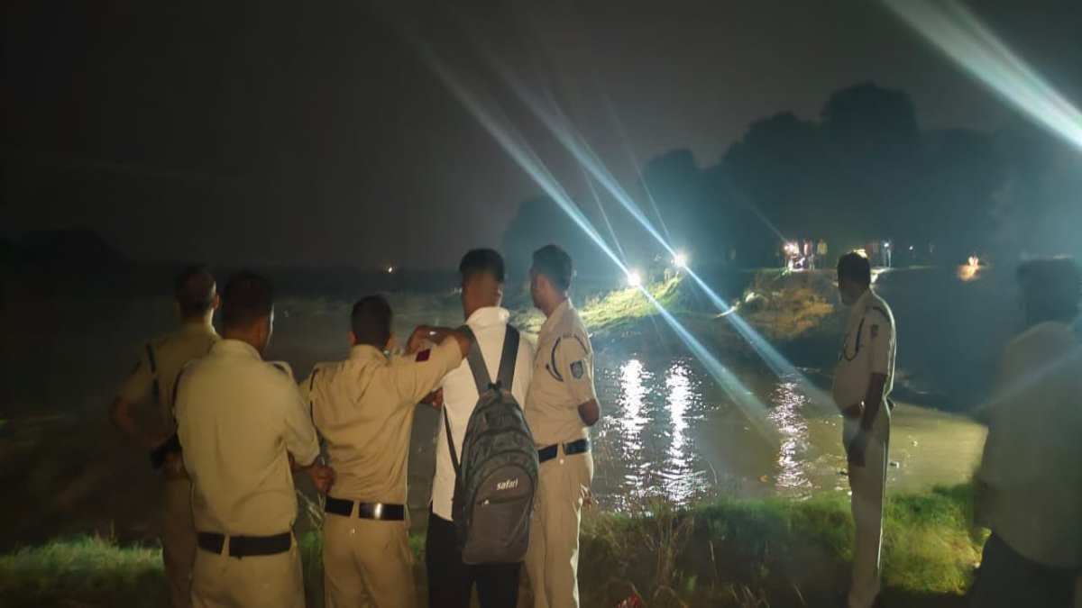 मुरैना की क्वारी नदी में गणेश विसर्जन के दौरान हादसा; तेज बहाव में बहा युवक, तलाश में जुटी SDRF