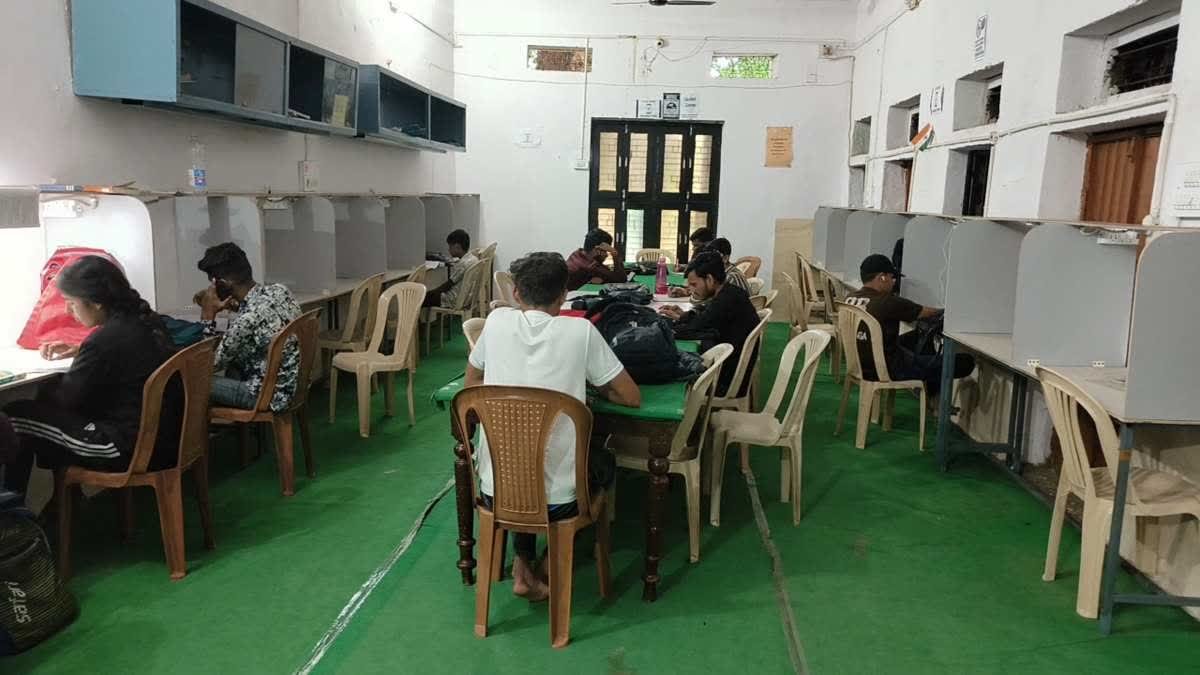 एक्सीलेंस स्कूल के पूर्व प्राचार्य की अनूठी पहल, पहली से बारहवीं कक्षा तक के बच्चों को पढ़ा रहे हैं मुफ्त