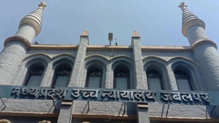 'समान पद, समान कार्य फिर अलग वेतन क्यों?'; हाई कोर्ट ने भोपाल गैस राहत विभाग के प्रमुख सचिव को थमाया नोटिस