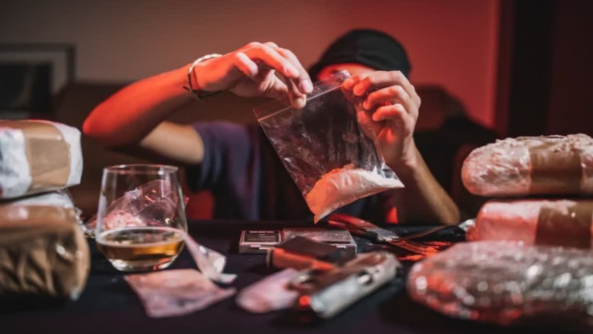 बस से पुणे भागने की फिराक में थी नाइजीरियाई महिला; 1.4 किग्रा MDMA और एम्फेटामाइन जब्त