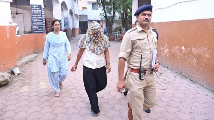 प्रापर्टी कारोबारी से 3.45 करोड़ ठगने वाली आरोपी सपना ठाकुर का रिमांड बढ़ा, जावरा में नौकरी के नाम पर धोखाधड़ी का एक और केस दर्ज