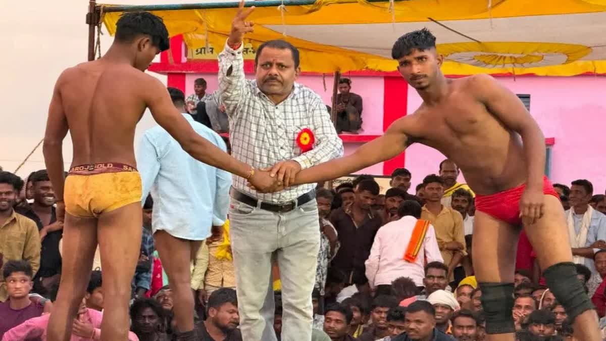 मिट्टी के गोले में दांव-पेच और देसी कसरत; जानें ओलंपिक तक पहुंची छिंदवाड़ा के दंगल की कहानी