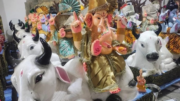 ग्वालियर में गणेश चतुर्थी की तैयारियां तेज, नई सड़क पर सजी बप्पा की प्रतिमाएं; छह इंच से लेकर 10 फीट तक के स्वरूप तैयार