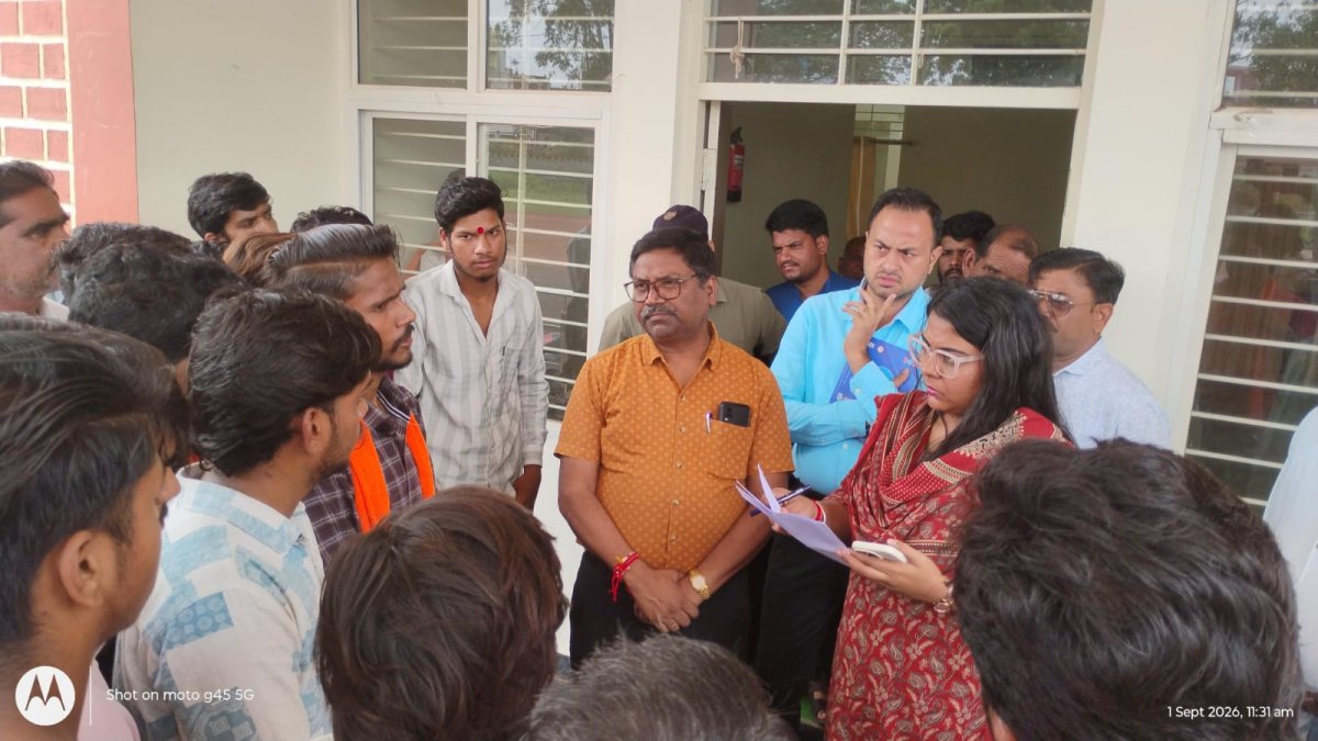 बलराम जन्मोत्सव और जन्माष्टमी पर मांसाहारी दुकानों को बंद रखने की मांग, वीएचपी-बजरंग दल का प्रदर्शन