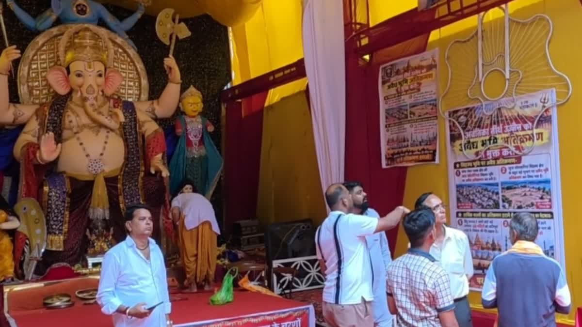 '60 मंदिर तोड़े, अब अन्य अतिक्रमण पर भी चलाओ बुलडोजर'; सिंहस्थ 2028 की तैयारियों के बीच हिंदू संगठनों का प्रदर्शन