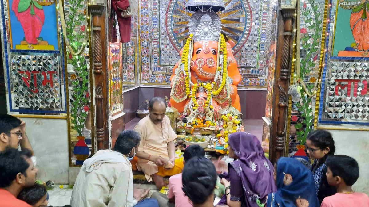 बीमारियों से मुक्ति का केंद्र बना विदिशा का स्वयंभू गणेश मंदिर; DHO बोले— आस्था के साथ डॉक्टरी इलाज भी जरूरी