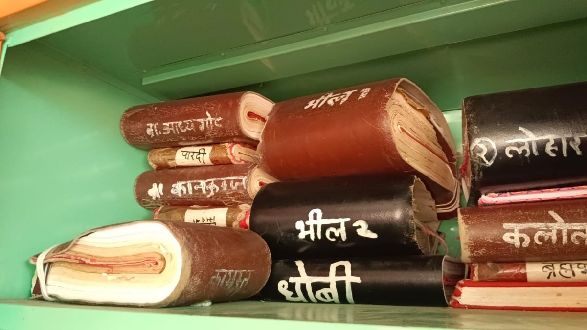 1000 साल पुरानी पोथियों में दर्ज है पूर्वजों का इतिहास, जानें 'तलवार और आम वाले पंडा' की कहानी