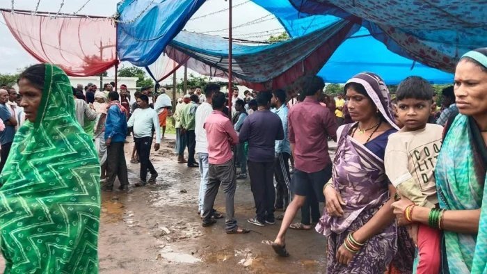 मंडला के हीरापुर में बड़ा हादसा, विसर्जन के बाद पंडाल में सो रहे 4 युवकों की करंट लगने से जान गई