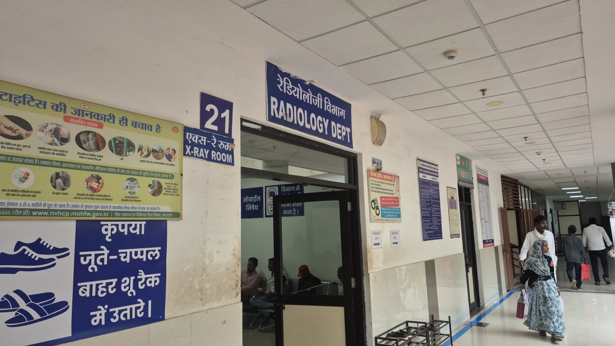 एक रेडियोलॉजिस्ट के भरोसे रतलाम मेडिकल कॉलेज; करोड़ों की सीटी स्कैन मशीन भी पड़ी है ठप