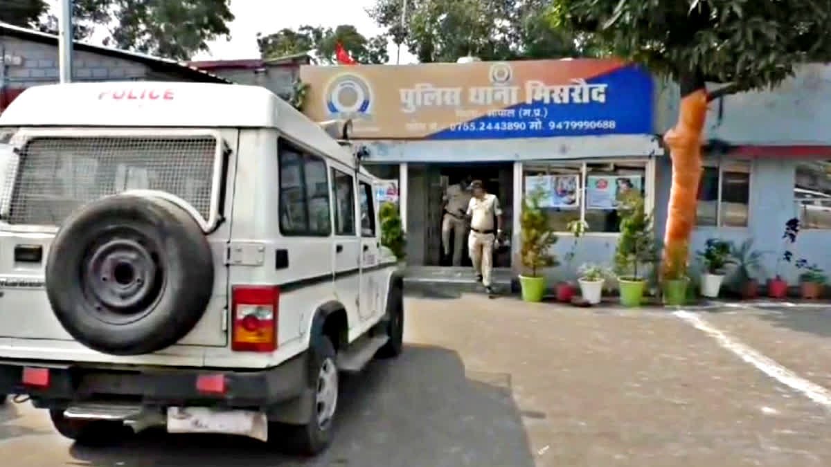 क्लब के बाहर खड़ी कार में तोड़फोड़, टूटे कांच का टुकड़ा आंख में लगने से छात्र गंभीर रूप से घायल