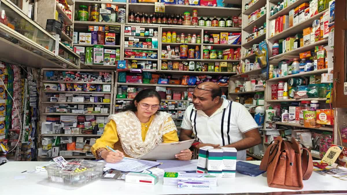 कटरबाजों पर लगाम कसने के लिए पुलिस और प्रशासन का संयुक्त अभियान, नशीली दवा बेचने पर सख्त एक्शन