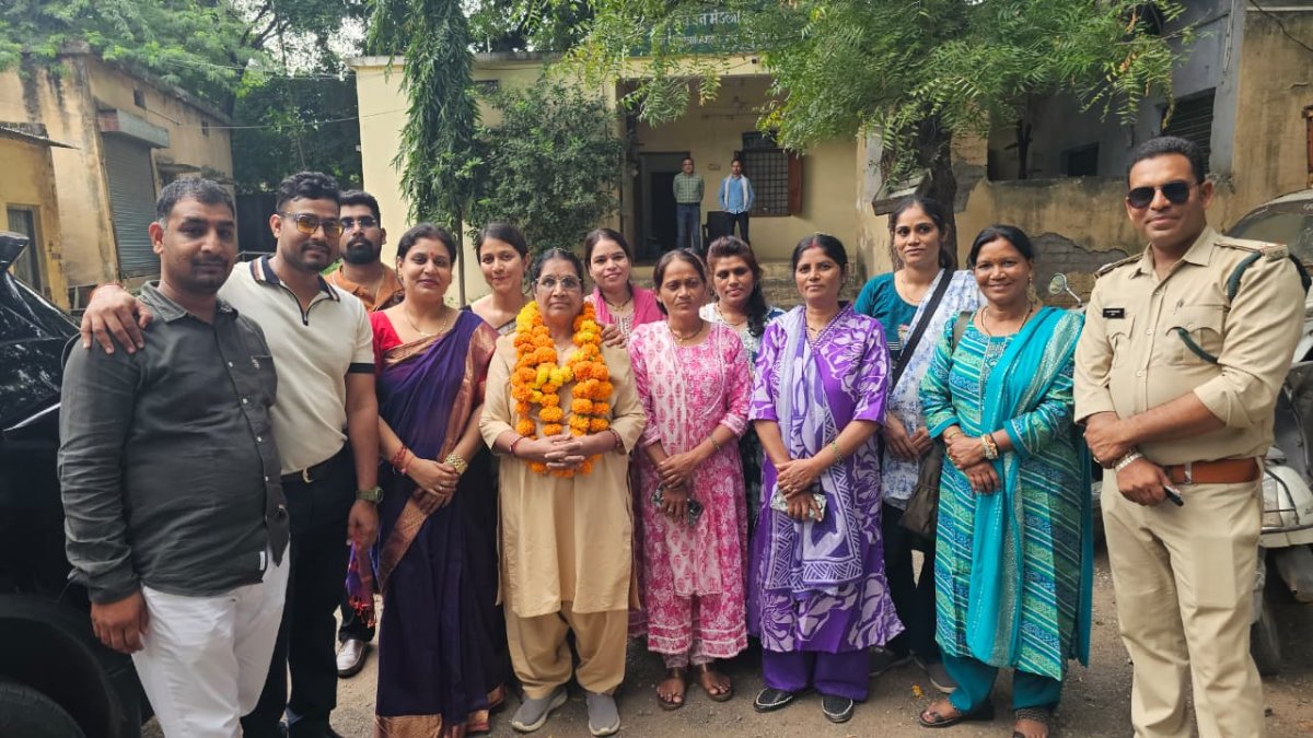 ईमानदारी और उत्कृष्ट सेवा के लिए याद की गईं दुर्गा भालसे, स्टाफ ने दी अश्रुपूरित और आत्मीय विदाई