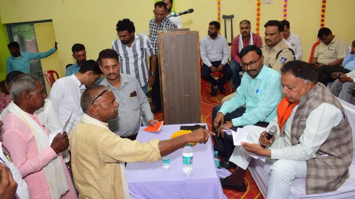 आधी रात विधायक रमेश खटीक के बंगले पर हंगामा; बिजली समस्या लेकर पहुंचे ग्रामीणों पर भड़कने का आरोप