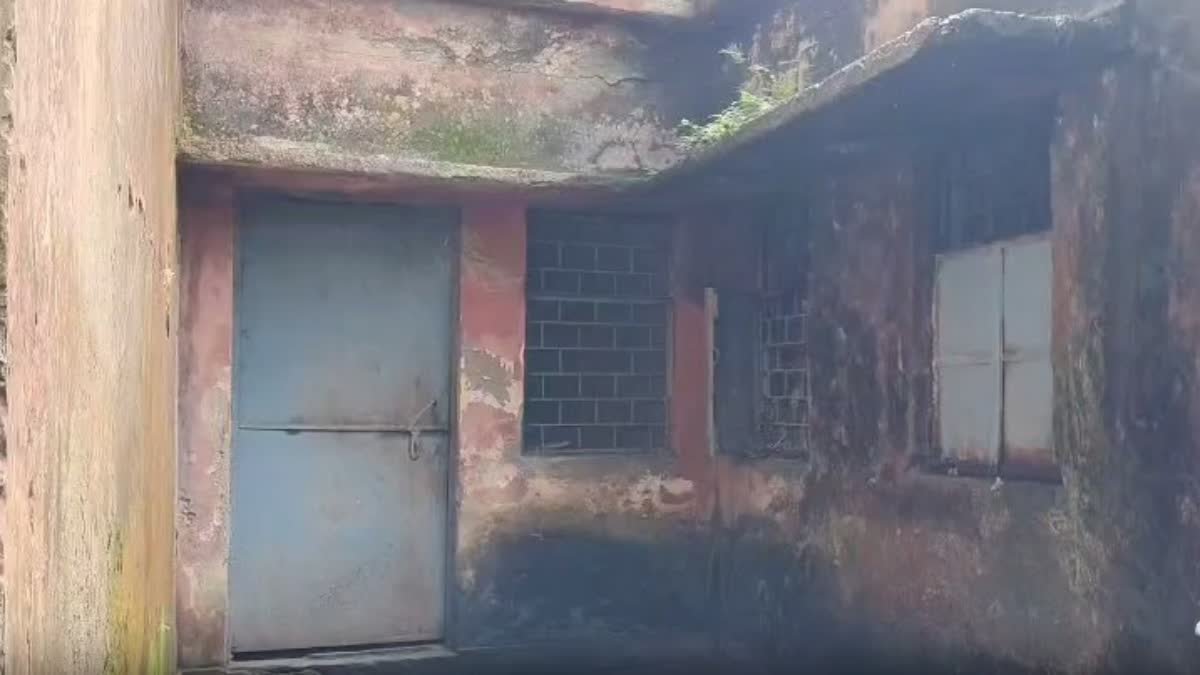 बड़ौदा के सरकारी छात्रावास की बदहाल स्थिति, नया भवन तैयार होने के बावजूद जर्जर कमरे में रह रहे बच्चे