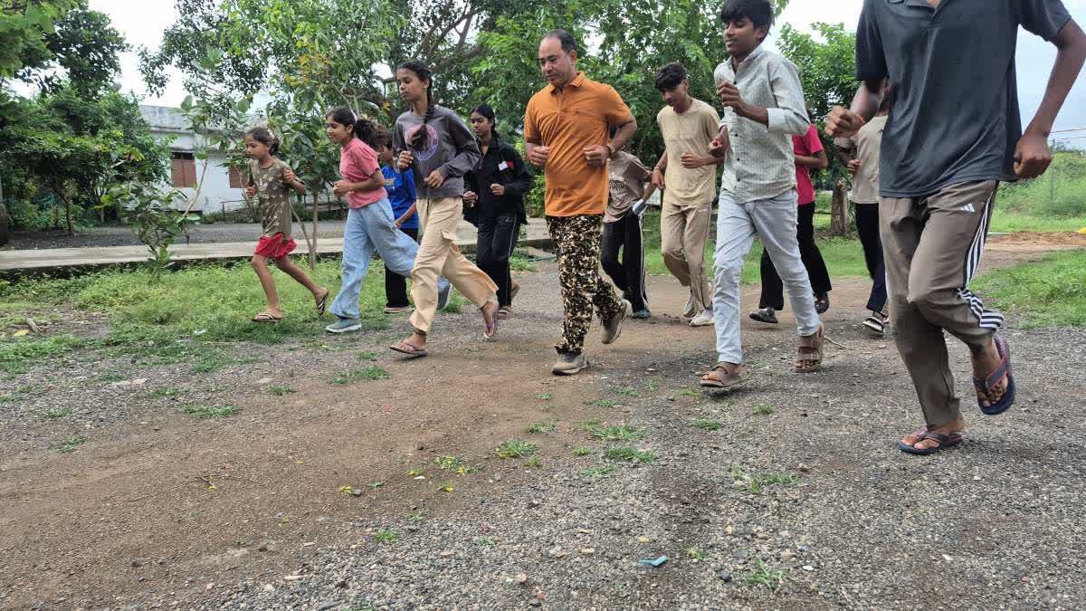 अभावों में निखरी प्रतिभा! रतलाम के सांदीपनि स्कूल के छात्रों ने जीते 16 मेडल, 9 राज्य स्तर के लिए क्वालीफाई