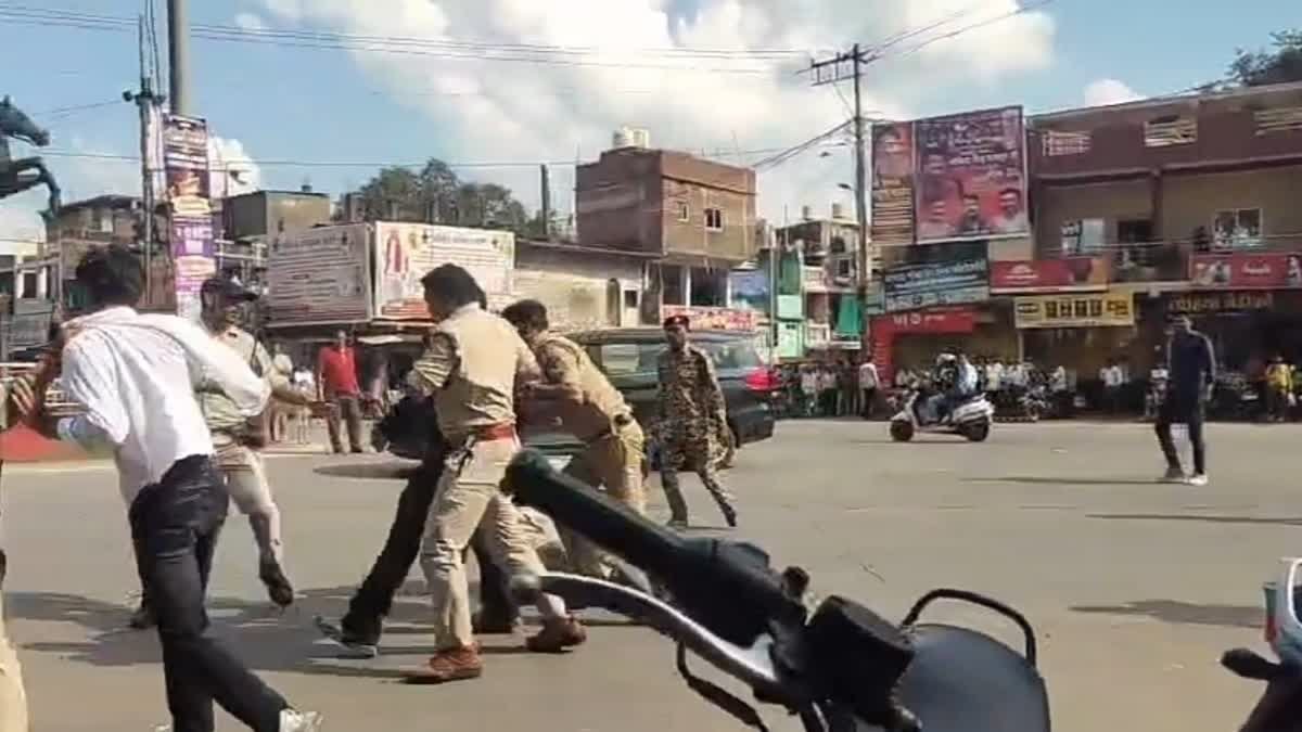 सागर में करणी सेना के प्रदर्शन पर पुलिस का लाठीचार्ज; ओकेंद्र राणा और इंदल सिंह समेत 30 कार्यकर्ता हिरासत में