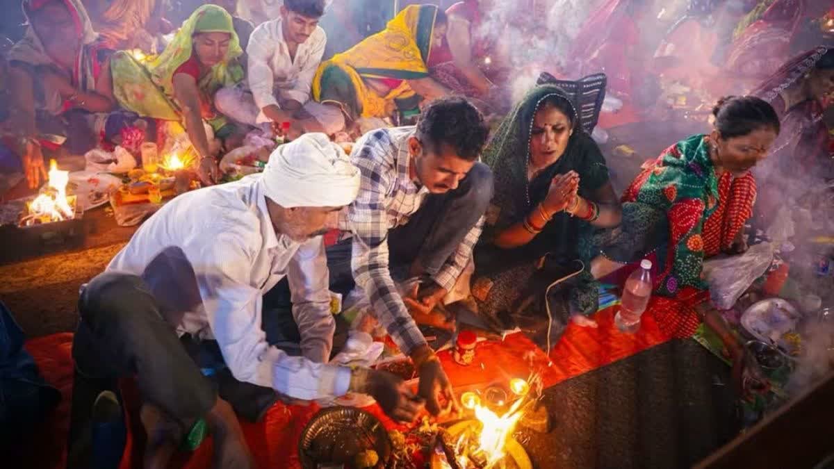 पितृ पक्ष में बागेश्वर धाम की अनोखी पहल; धीरेंद्र शास्त्री ने कराया ऑनलाइन हवन, घर बैठे पाएं पितृ दोष से मुक्ति