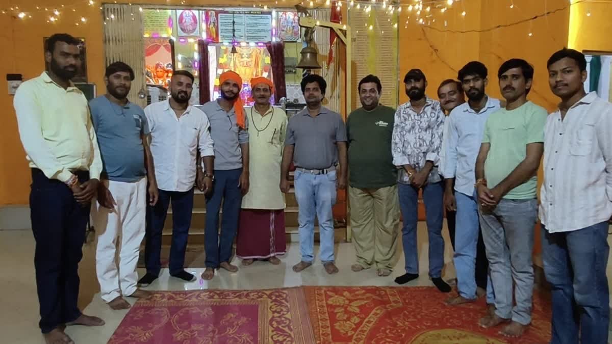 100 करोड़ के क्लब में शामिल होने जा रही फिल्म, ग्वालियर के संगीतकार साधु तिवारी का हुआ जोरदार स्वागत