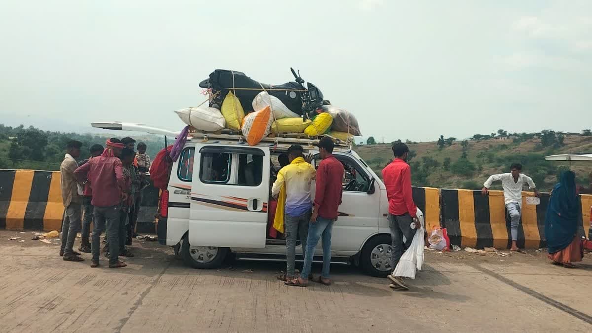 बारिश की बेरुखी और फसलें तबाह, बड़वानी के पाटी क्षेत्र से गुजरात पलायन करने को मजबूर ग्रामीण