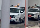दैनिक वेतनभोगी कर्मचारियों के नियमितीकरण की मांग को लेकर कार पर रखी आग लगी पॉलीथिन, टला बड़ा हादसा