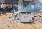 बम्हौरी बराना में शराब दुकान पर फूटा महिलाओं का गुस्सा, पेटियां बाहर निकालकर सड़क पर फोड़ीं बोतलें