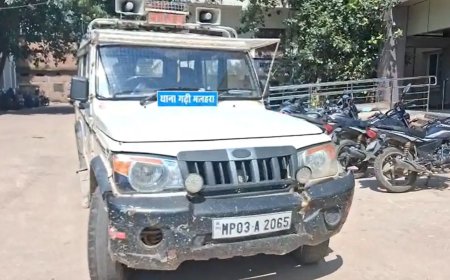 छतरपुर में तेज बारिश और आंधी-तूफान के बीच भरभराकर गिरा दो मंजिला मकान, दादी और पोती की मौत