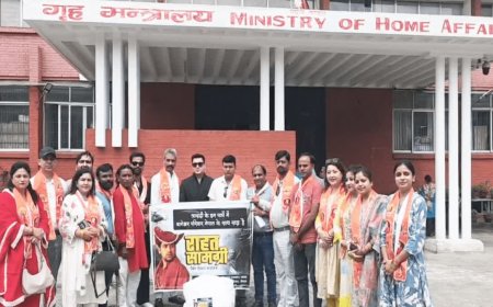 नेपाल त्रासदी पर पंडित धीरेंद्र शास्त्री की पहल, चावल, दाल और जरूरत का सामान भेजा गया