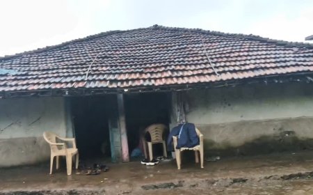 5 साल से भवन का इंतजार कर रहा सरकारी स्कूल, ग्रामीण ने बच्चों के भविष्य के लिए दे रखा है अपना घर