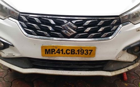 इंदौर में पकड़ी गई फर्जी नंबर प्लेट लगी अर्टिगा कार; चालान से बचने को बदला था गाड़ी का नंबर