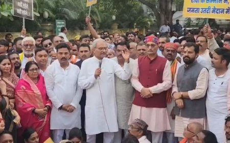 डिप्टी सीएम राजेंद्र शुक्ला के घर पर प्रदर्शन के विरोध में सड़कों पर उतरे बीजेपी कार्यकर्ता, आईजी को सौंपा ज्ञापन
