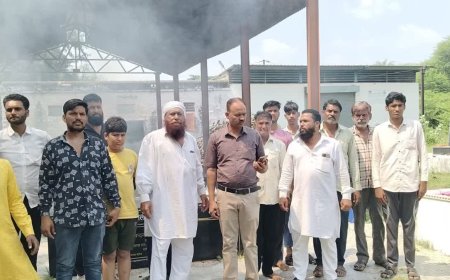 नीमच में मुस्लिम युवाओं ने पेश की भाईचारे की मिसाल, हिंदू रीति-रिवाज से किया बेसहारा बुजुर्ग का अंतिम संस्कार