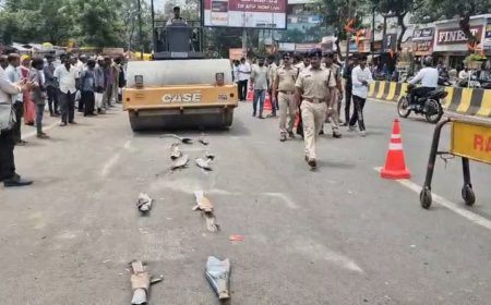 दो बत्ती चौराहे पर पुलिस की कार्रवाई से मनचलों में मचा हड़कंप, ध्वनि प्रदूषण फैलाने वालों पर कसा शिकंजा