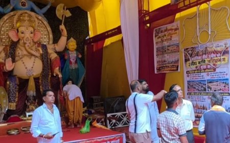 '60 मंदिर तोड़े, अब अन्य अतिक्रमण पर भी चलाओ बुलडोजर'; सिंहस्थ 2028 की तैयारियों के बीच हिंदू संगठनों का प्रदर्शन