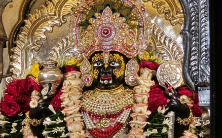 150 साल पुरानी दुकानें और स्थानीय कारीगर, उज्जैन में तैयार होती है 80 प्रतिशत कान्हा की सामग्री