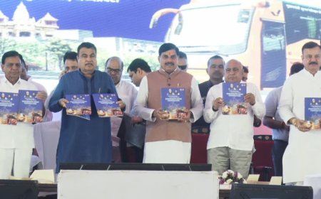 भोपाल से 350 बसों को हरी झंडी; गडकरी बोले— RTO ऑफिसों से खत्म हो रिश्वतखोरी, गलत बस पास की तो जाएगी नौकरी