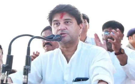 'शिकायत नहीं निवेदन करें'; गुना में सड़क की मांग पर भड़के केंद्रीय मंत्री सिंधिया, 3 करोड़ किए मंजूर