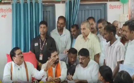 जर्जर भवन में चल रही आंगनवाड़ी, बड़वानी में नए स्कूल की मांग पर मंत्री के बयान से भड़के ग्रामीण