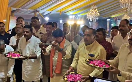 'अर्बन नक्सली देश में फैलाना चाहते हैं अराजकता'; देवास में बप्पा के दरबार पहुंचे कैलाश विजयवर्गीय का राहुल गांधी पर निशाना
