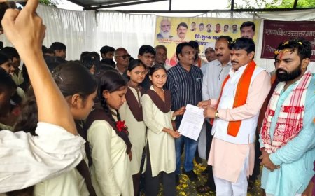 गवाड़ी शासकीय स्कूल के छात्रों ने विधायक श्याम बरडे से उठाई मांग, 'स्कूल को बनाया जाए परीक्षा केंद्र'