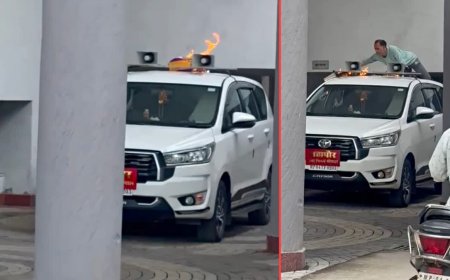 दैनिक वेतनभोगी कर्मचारियों के नियमितीकरण की मांग को लेकर कार पर रखी आग लगी पॉलीथिन, टला बड़ा हादसा