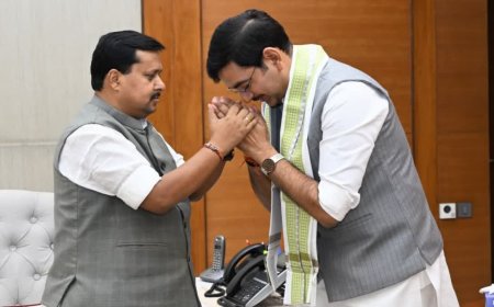 बैंक की नौकरी छोड़ राजनीति में आए आशीष अग्रवाल ने पेश की मिसाल, स्वागत-सत्कार से किया इनकार