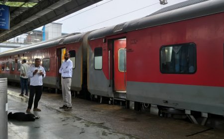 अक्टूबर में ट्रेन से यात्रा करने वाले दें ध्यान, कसारा स्टेशन पर तीसरी लाइन के काम के कारण कई ट्रेनें डायवर्ट