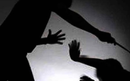 इंदौर में कलयुगी पिता की दरिंदगी! 8 साल के मासूम को पीटकर 3 दिन कमरे में रखा बंद; पुलिस ने कराया भर्ती