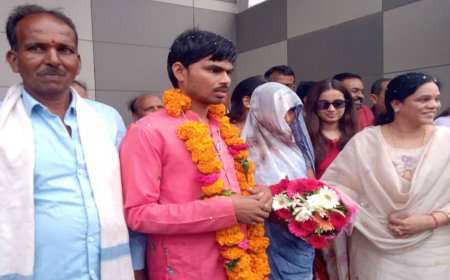 यूट्यूबर से मुलाकात ने बदली जिंदगी, सागर के किसान परिवार के बेटे का सोशल मीडिया पर जलवा
