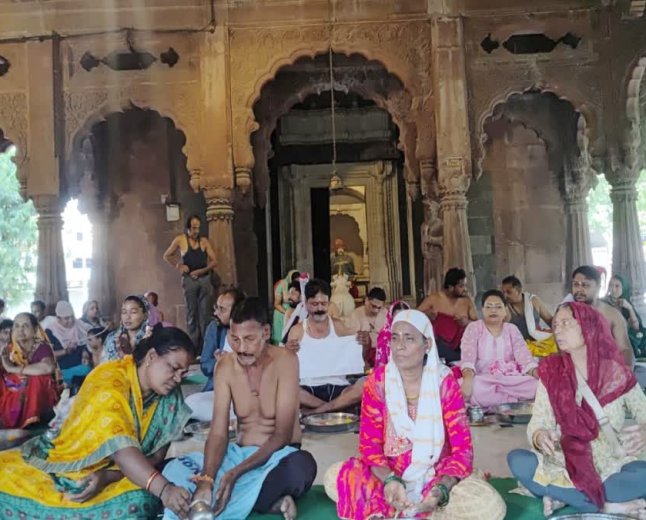 लोकमाता अहिल्याबाई होलकर की समाधि पर अनोखी परंपरा, कृष्णपुरा छत्री परिसर में हो रहा निःशुल्क सामूहिक तर्पण