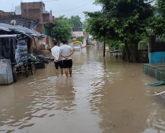चित्रकूट में मंदाकिनी नदी का जलस्तर फिर बढ़ा, जिला प्रशासन ने जारी की चेतावनी