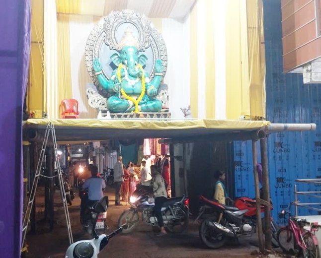 जबलपुर के सदर में हवा में स्थापित हुए गणपति, एकता समिति ने दिया पर्यावरण संरक्षण का संदेश
