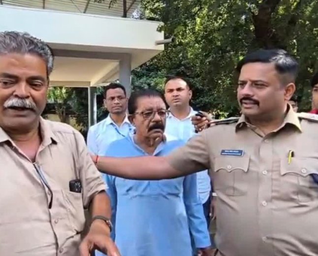 भोजशाला के बाद धार की लाट मस्जिद को लेकर तनाव, 'वराह मार्च' से पहले हिंदू संगठन के कई नेता हिरासत में